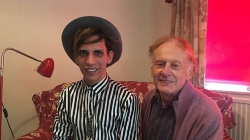 79-летний священник-гей вернулся к изменившему ему 24-летнему мужу