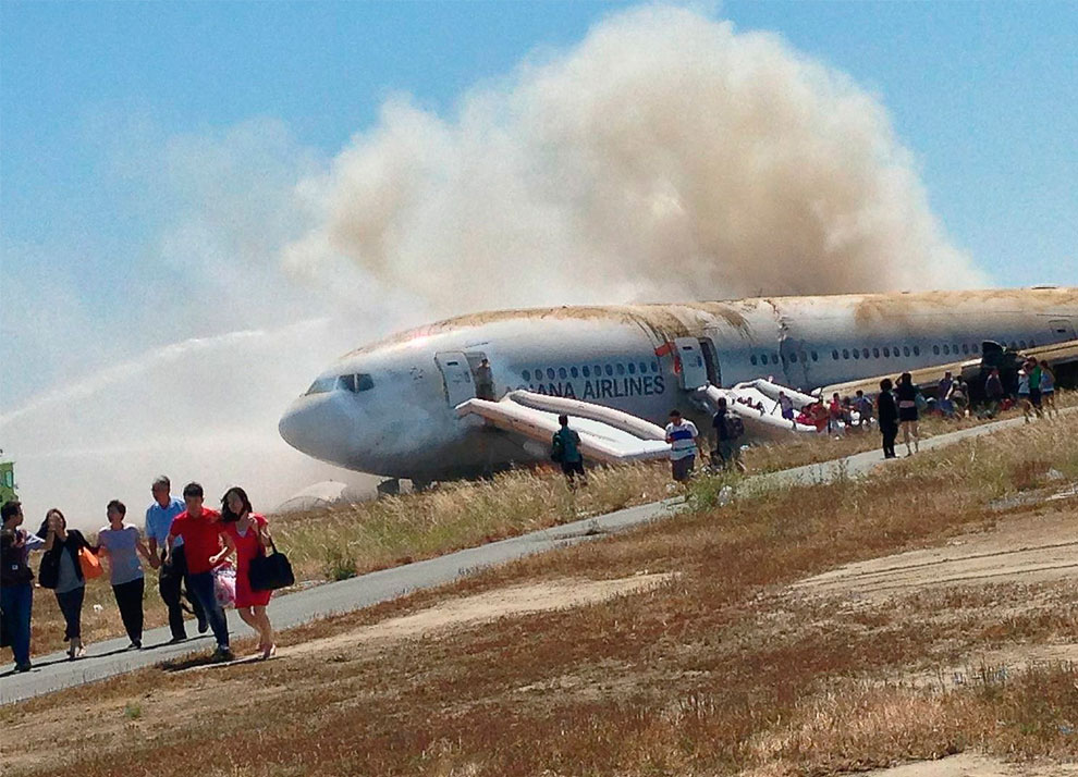 Крушение лайнера Боинг-777 в Сан-Франциско Крушение лайнера Боинг-777 в Сан-Франциско
