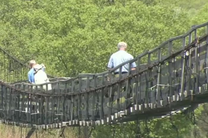 В Приморском крае люди не могут пользоваться новым мостом В Приморском крае люди не могут пользоваться новым мостом