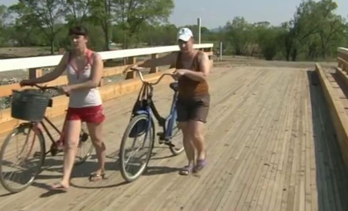 В Приморском крае люди не могут пользоваться новым мостом В Приморском крае люди не могут пользоваться новым мостом