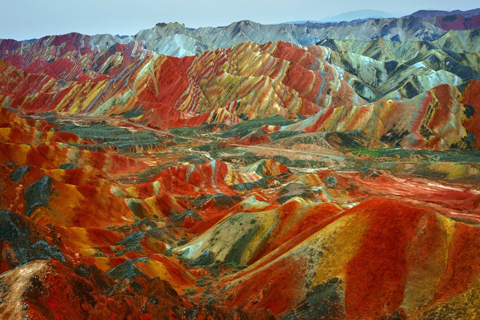 Ландшафт Дэнксия – цветные горы Китая (17 фото)