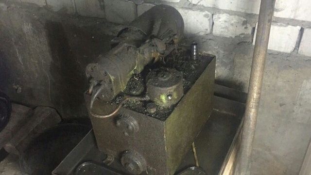 Мастер с прямыми руками взялся восстановить старый станок