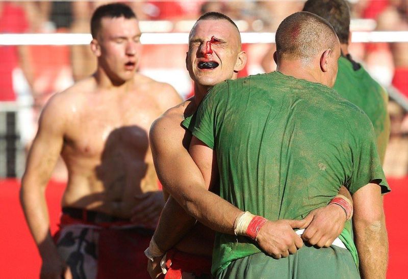 Во флорентийский футбол играют лишь самые безбашенные