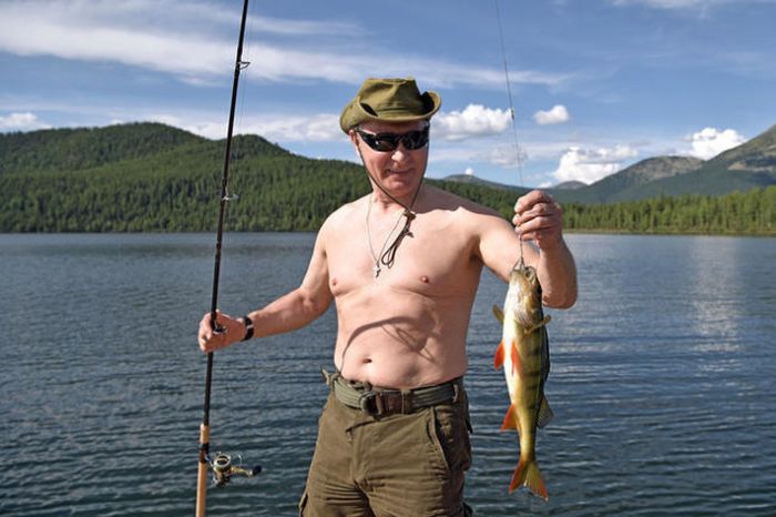 Павел Дуров устроил флешмоб #PutinShirtlessChallenge