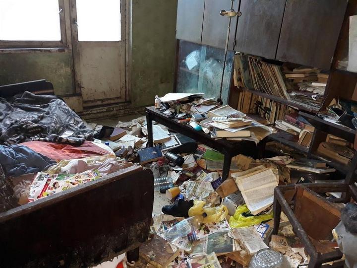 В Риге пенсионерка в квартире держала более 20 кошек В Риге пенсионерка в квартире держала более 20 кошек
