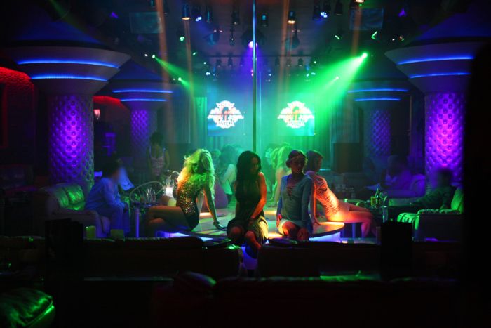 Секреты из жизни стриптиз-клуба Секреты из жизни стриптиз-клуба