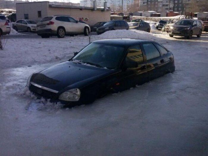 Автомобили, скованные льдом