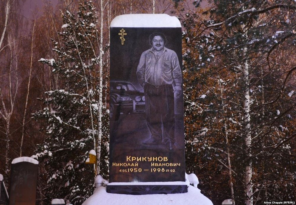 Роскошные надгробия бандитского кладбища под Екатеринбургом Роскошные надгробия бандитского кладбища под Екатеринбургом