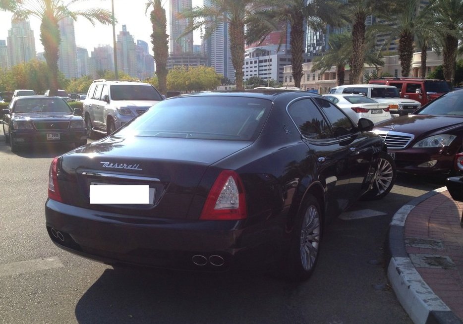 Автомобили студентов в Дубае Автомобили студентов в Дубае