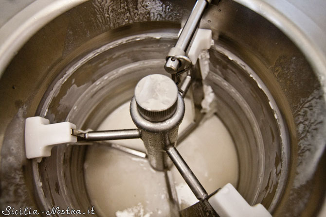 Как делают настоящее сицилийское мороженое (35 фото) Как делают настоящее сицилийское мороженое (35 фото)