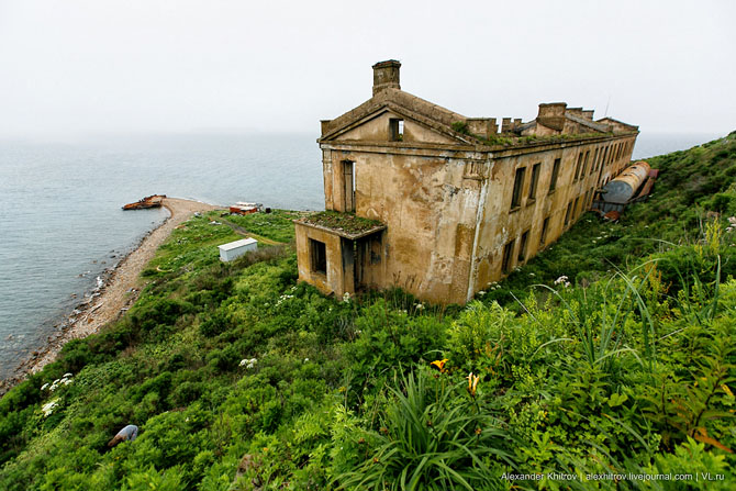 Маяк Скрыплева: морские ворота во Владивосток (51 фото) Маяк Скрыплева: морские ворота во Владивосток (51 фото)