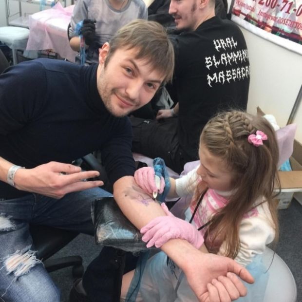 Елизавета Борисова - 7-летний тату-мастер из Екатеринбурга Елизавета Борисова - 7-летний тату-мастер из Екатеринбурга