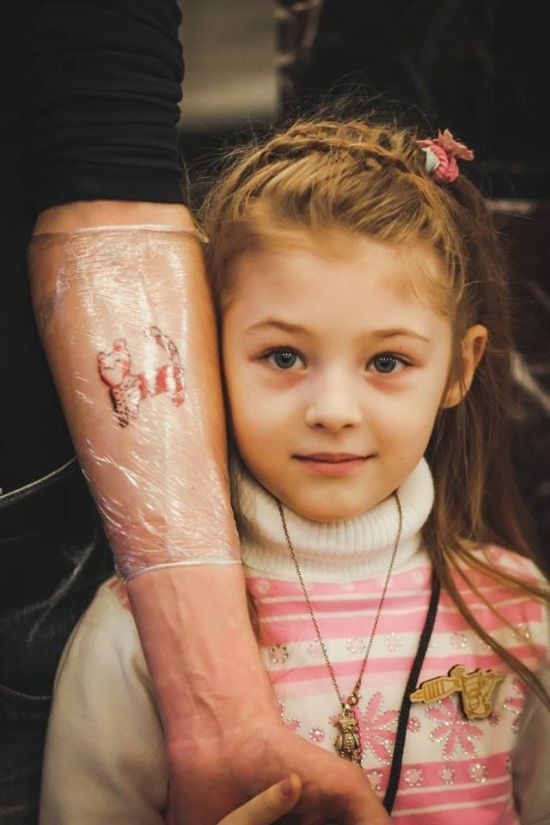 Елизавета Борисова - 7-летний тату-мастер из Екатеринбурга Елизавета Борисова - 7-летний тату-мастер из Екатеринбурга