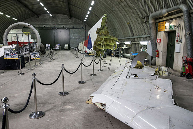 Рейс MH17: останки лайнера Боинг 777 Рейс MH17: останки лайнера Боинг 777
