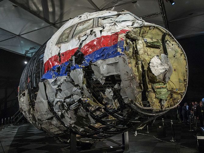 Рейс MH17: останки лайнера Боинг 777 Рейс MH17: останки лайнера Боинг 777