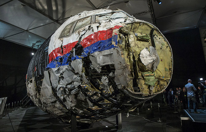 Рейс MH17: останки лайнера Боинг 777 Рейс MH17: останки лайнера Боинг 777