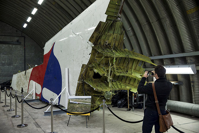 Рейс MH17: останки лайнера Боинг 777 Рейс MH17: останки лайнера Боинг 777