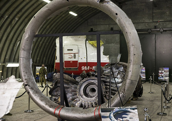 Рейс MH17: останки лайнера Боинг 777 Рейс MH17: останки лайнера Боинг 777