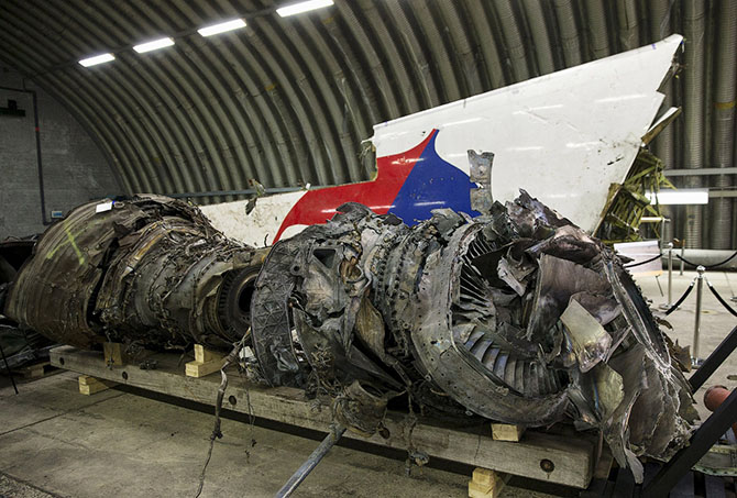 Рейс MH17: останки лайнера Боинг 777 Рейс MH17: останки лайнера Боинг 777