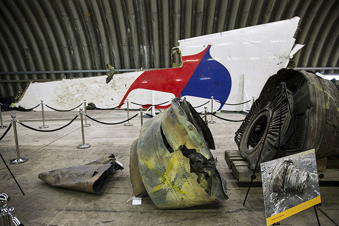 Рейс MH17: останки лайнера Боинг 777 Рейс MH17: останки лайнера Боинг 777