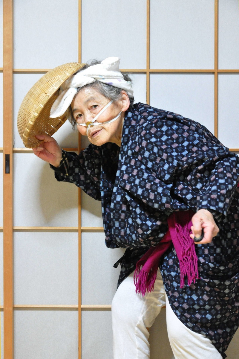 89-летняя японка делает забавные автопортреты 89-летняя японка делает забавные автопортреты