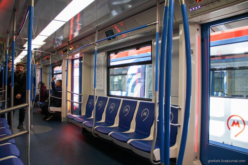 Все достоинства и недостатки нового поезда московского метро Все достоинства и недостатки нового поезда московского метро