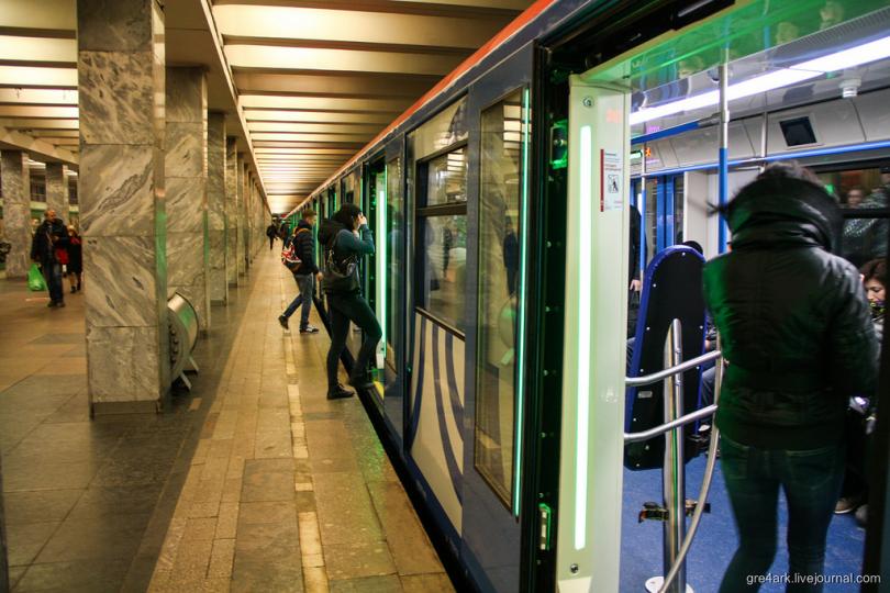 Все достоинства и недостатки нового поезда московского метро Все достоинства и недостатки нового поезда московского метро