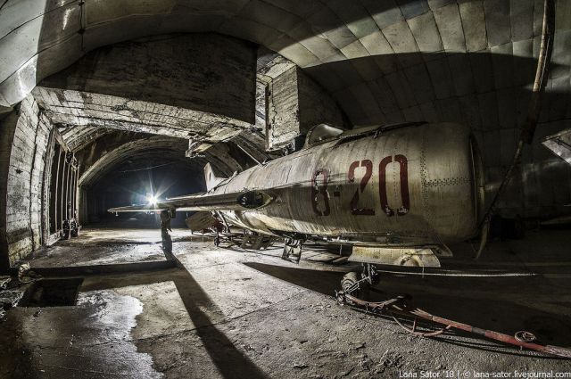 Прогулка по заброшенным подземным авиабазам Восточной Европы Прогулка по заброшенным подземным авиабазам Восточной Европы