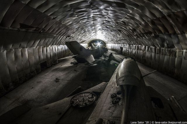 Прогулка по заброшенным подземным авиабазам Восточной Европы Прогулка по заброшенным подземным авиабазам Восточной Европы
