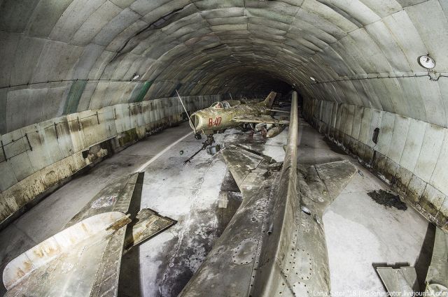 Прогулка по заброшенным подземным авиабазам Восточной Европы Прогулка по заброшенным подземным авиабазам Восточной Европы