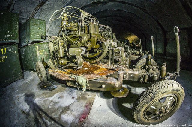 Прогулка по заброшенным подземным авиабазам Восточной Европы Прогулка по заброшенным подземным авиабазам Восточной Европы