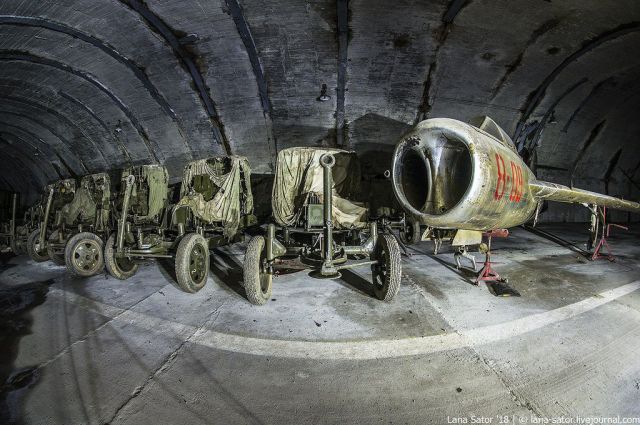 Прогулка по заброшенным подземным авиабазам Восточной Европы Прогулка по заброшенным подземным авиабазам Восточной Европы