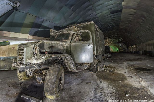 Прогулка по заброшенным подземным авиабазам Восточной Европы Прогулка по заброшенным подземным авиабазам Восточной Европы