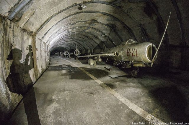 Прогулка по заброшенным подземным авиабазам Восточной Европы Прогулка по заброшенным подземным авиабазам Восточной Европы