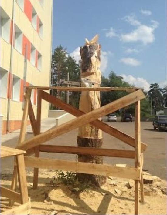 "Ожившие деревья": скульптура из сухого дерева