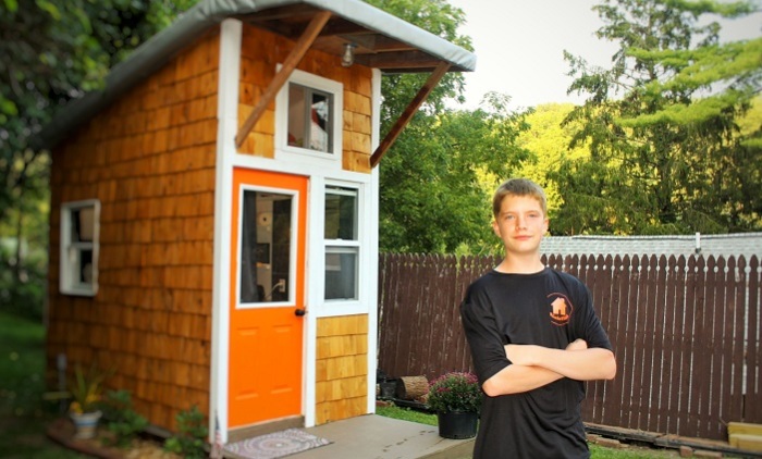 13-летний мальчик построил себе дом 13-летний мальчик построил себе дом