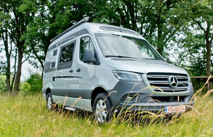 Mercedes-Benz превратили в дом на колесах для 4-х человек Mercedes-Benz превратили в дом на колесах для 4-х человек