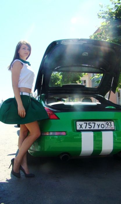 Наши девушки и автомобили (40 фото)