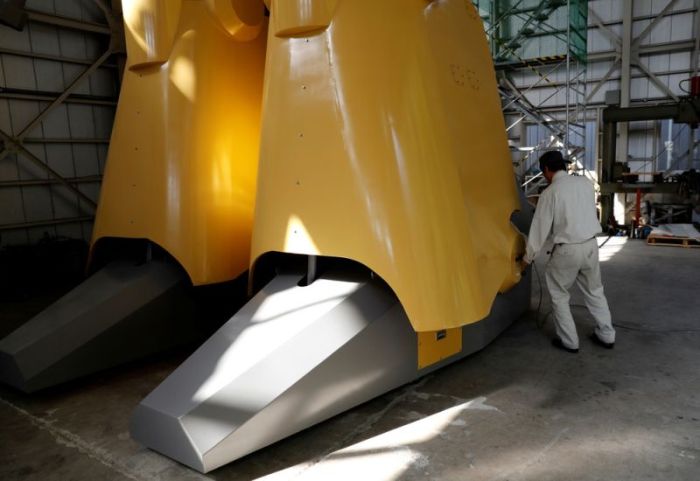 Японец собрал 7-тонного робота с пушкой