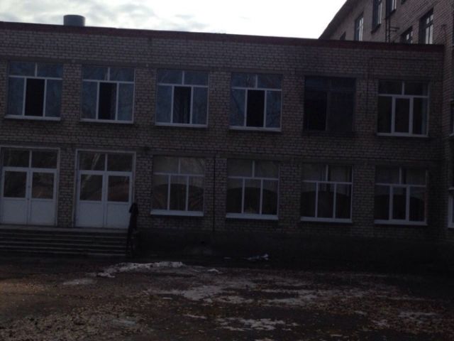 В Стерлитамаке 9-классник напал на учителя и одноклассниц В Стерлитамаке 9-классник напал на учителя и одноклассниц