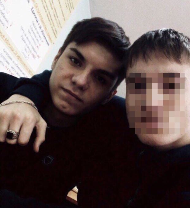 В Стерлитамаке 9-классник напал на учителя и одноклассниц В Стерлитамаке 9-классник напал на учителя и одноклассниц