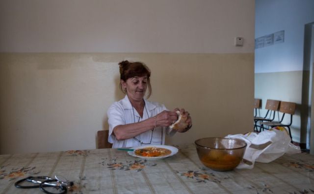 Сельский врач, которая заботится о 1700 пациентах