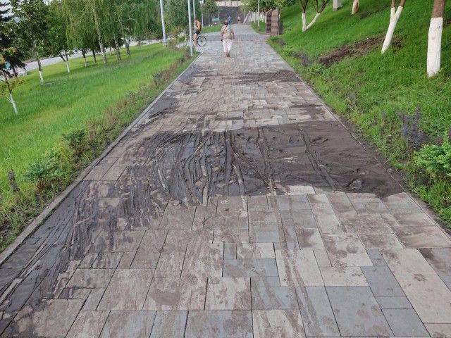 Футбольное благоустройство в Самаре размыло дождем