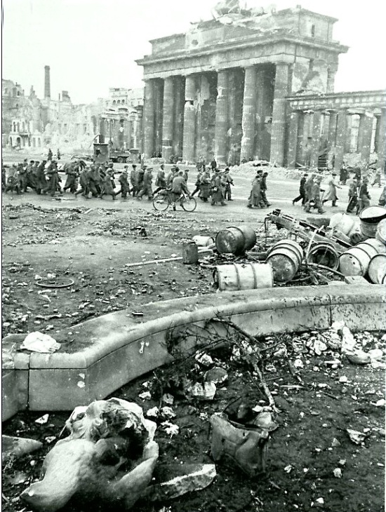 Интересные архивные фотографии: Берлин 1945 года Интересные архивные фотографии: Берлин 1945 года
