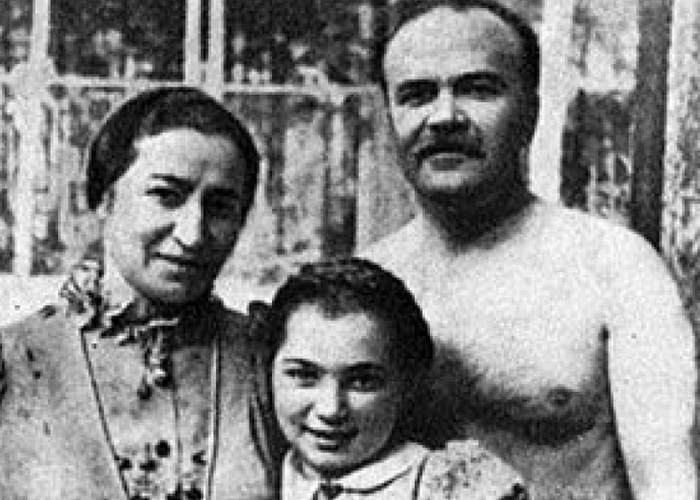 Жёны партийных деятелей СССР, попавшие под репрессии Жёны партийных деятелей СССР, попавшие под репрессии