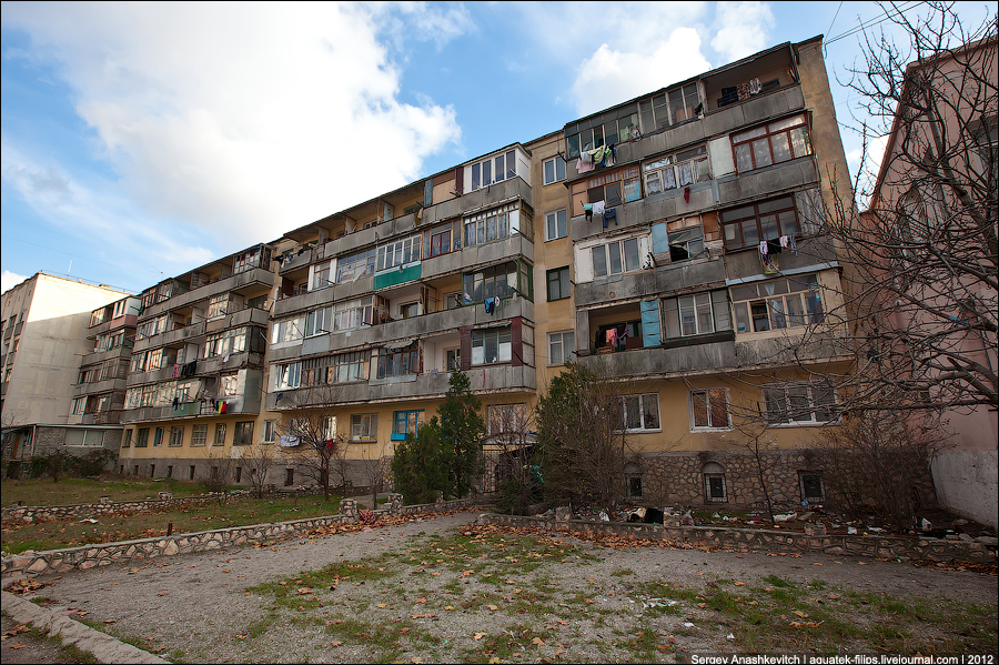 Ступеньки в ад. Обычная городская пятиэтажка Ступеньки в ад. Обычная городская пятиэтажка