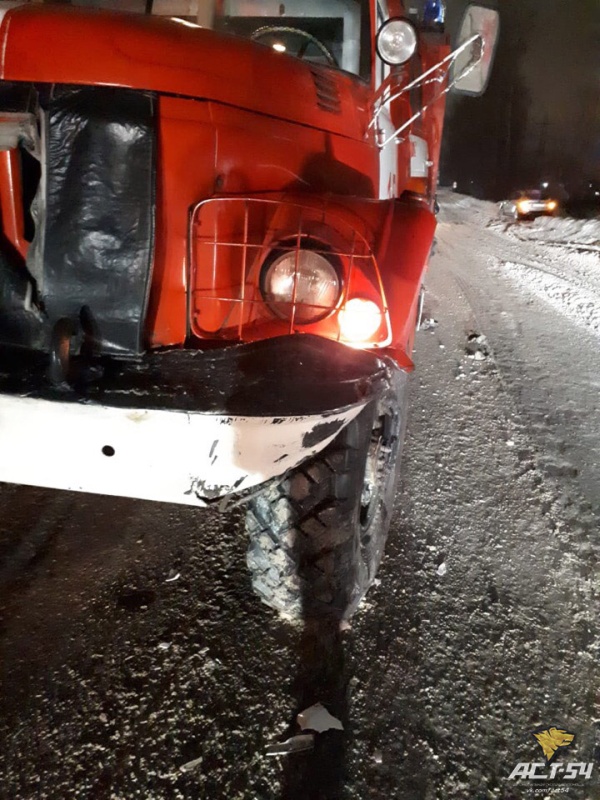 Последствия ДТП с пожарным автомобилем: "Девушкам-водителям всё дозволено?" Последствия ДТП с пожарным автомобилем: "Девушкам-водителям всё дозволено?"