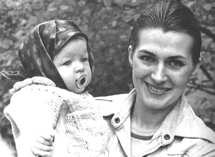 Советская актриса, воспитавшая звезду Голливуда: как мать Миллы Йовович реализовала в ней свои мечты и амбиции Советская актриса, воспитавшая звезду Голливуда: как мать Миллы Йовович реализовала в ней свои мечты и амбиции