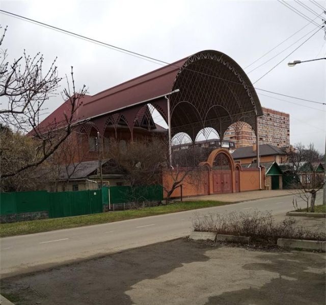 Королевский соседский навес