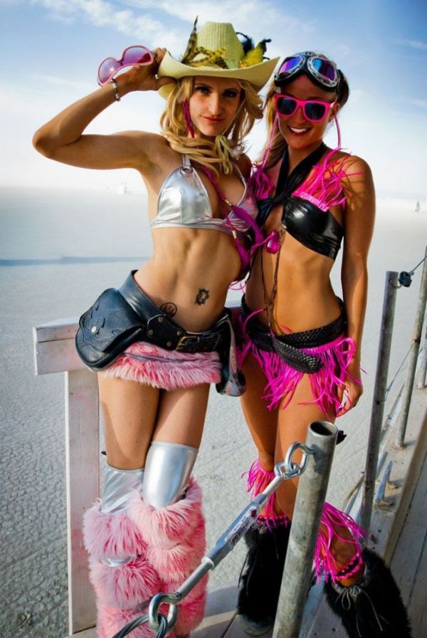 Девушки с фестиваля Burning Man (25 фото)